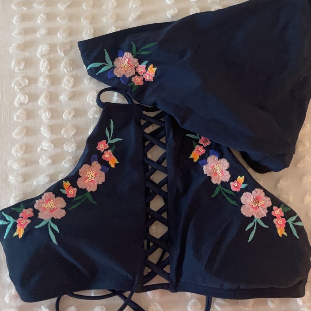 Hollister bikini👙🌺🦩🍉